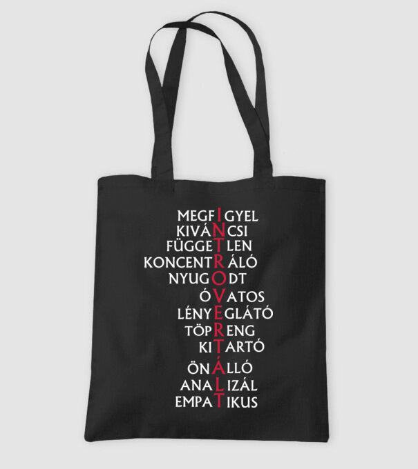  minta fekete pólón